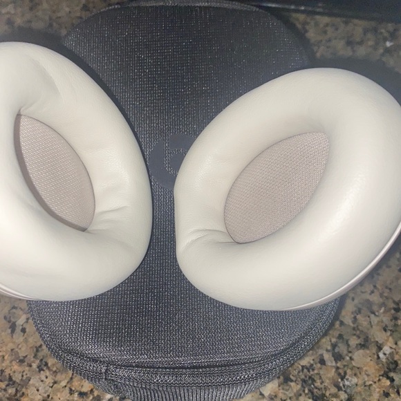 Beats Studio Pro - Picture 2 of 3